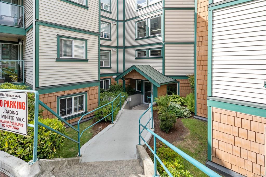 Fifth View of 894 Vernon Ave, Saanich, BC, V8X 2W6
