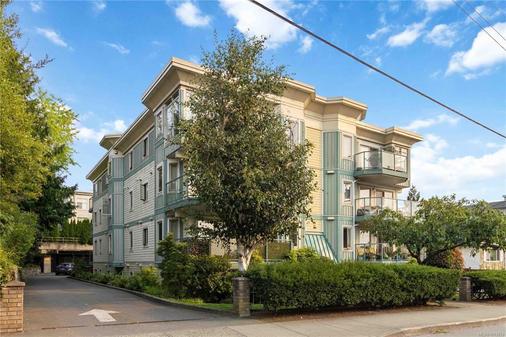 Third View of 3157 Tillicum Rd, Saanich, BC, V9A 2B4