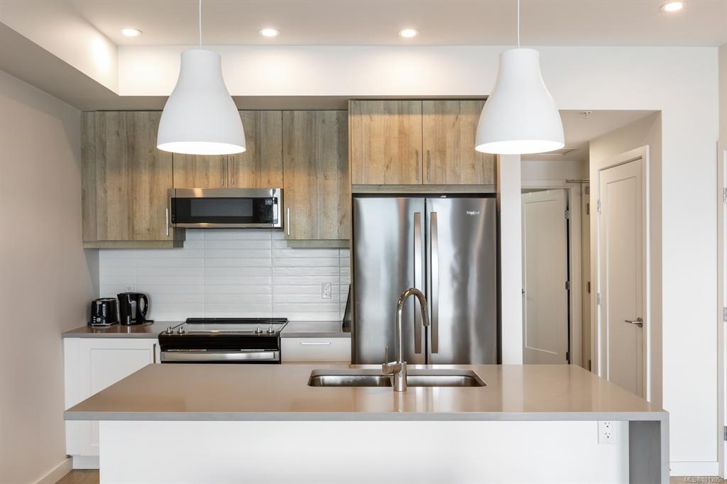536 Island Hwy S, 1013056, BC,