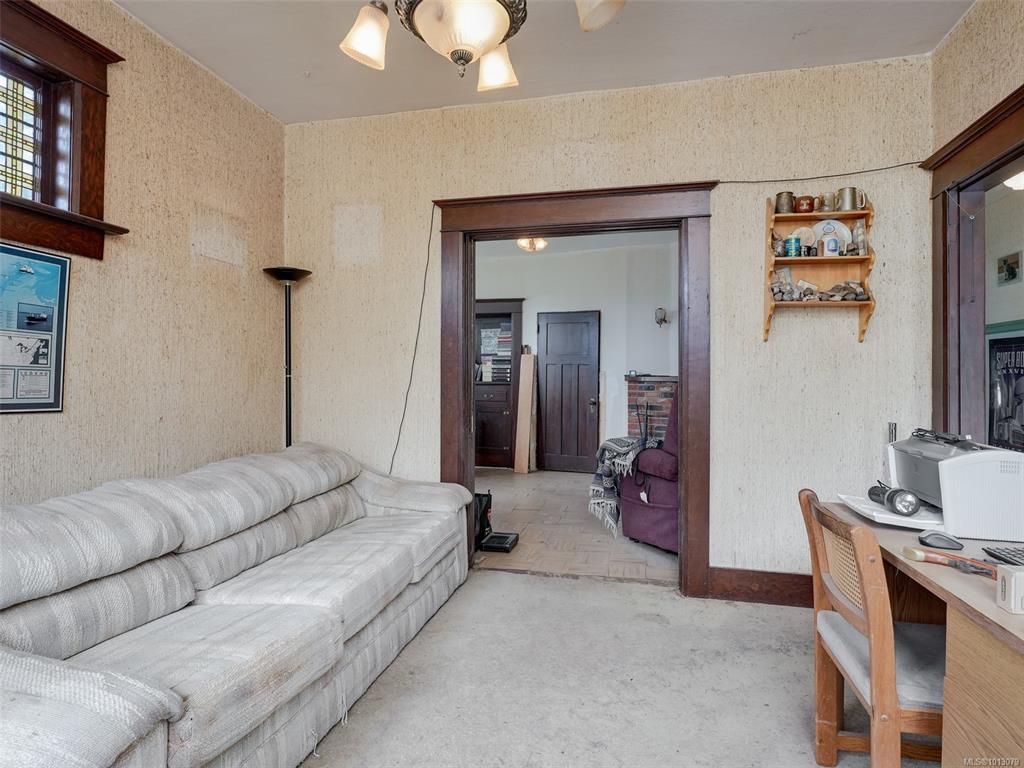 Fourth View of 2734 Avebury Ave, Victoria, BC, V8R 3W4