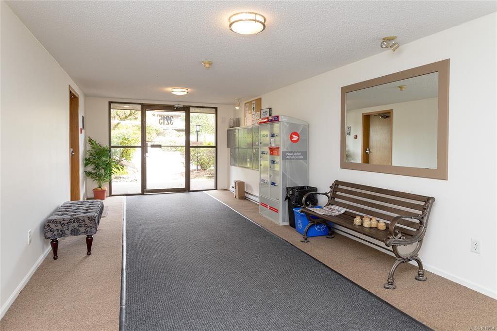 Fifth View of 3215 Alder St, The Alders, Saanich, BC, V8X 1P3