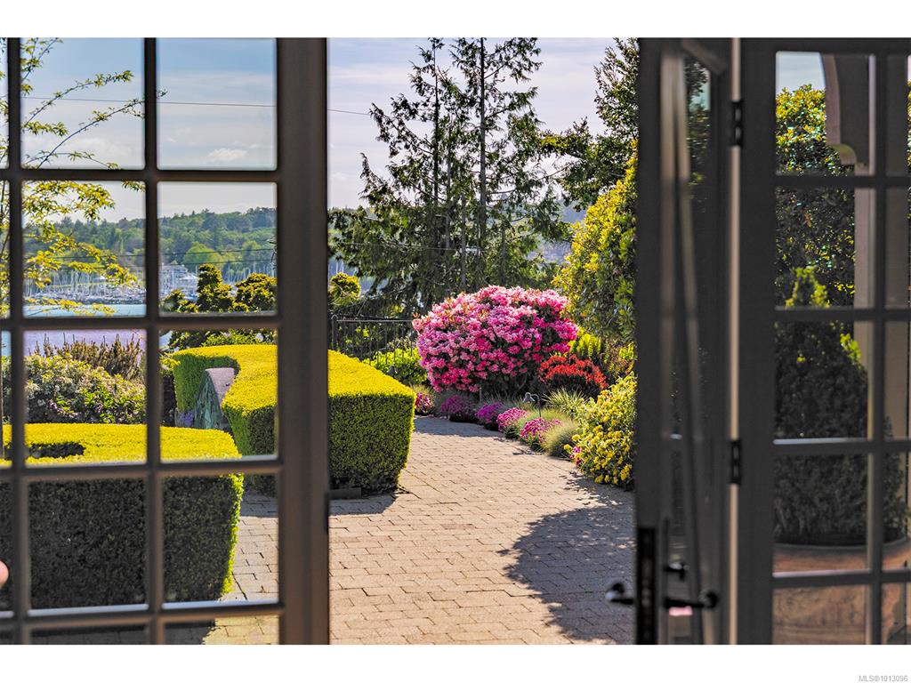 Fifth View of 2766 Sea View Rd, Saanich, BC, V8N 1K8