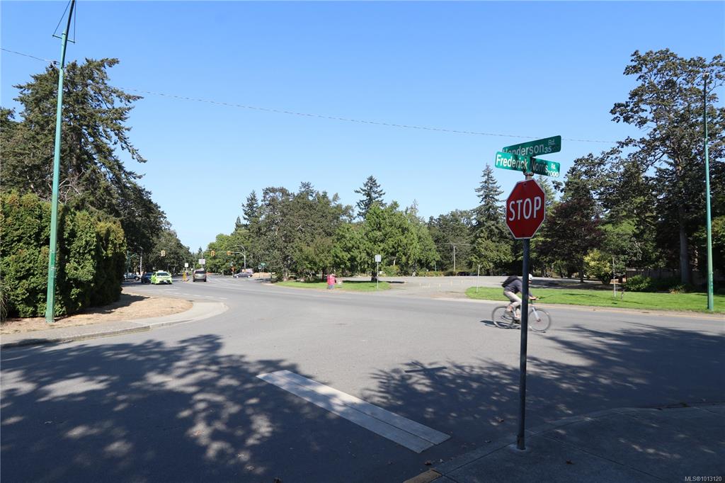 Fifth View of 2083 Frederick Norris Rd, Oak Bay, BC, V8P 2B5