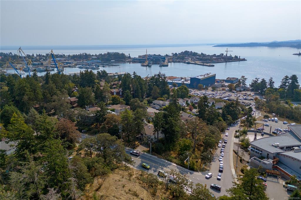 Fourth View of 999 Admirals Rd, Esquimalt, BC, V9A 2P1