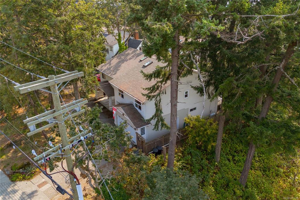 Fifth View of 999 Admirals Rd, Esquimalt, BC, V9A 2P1