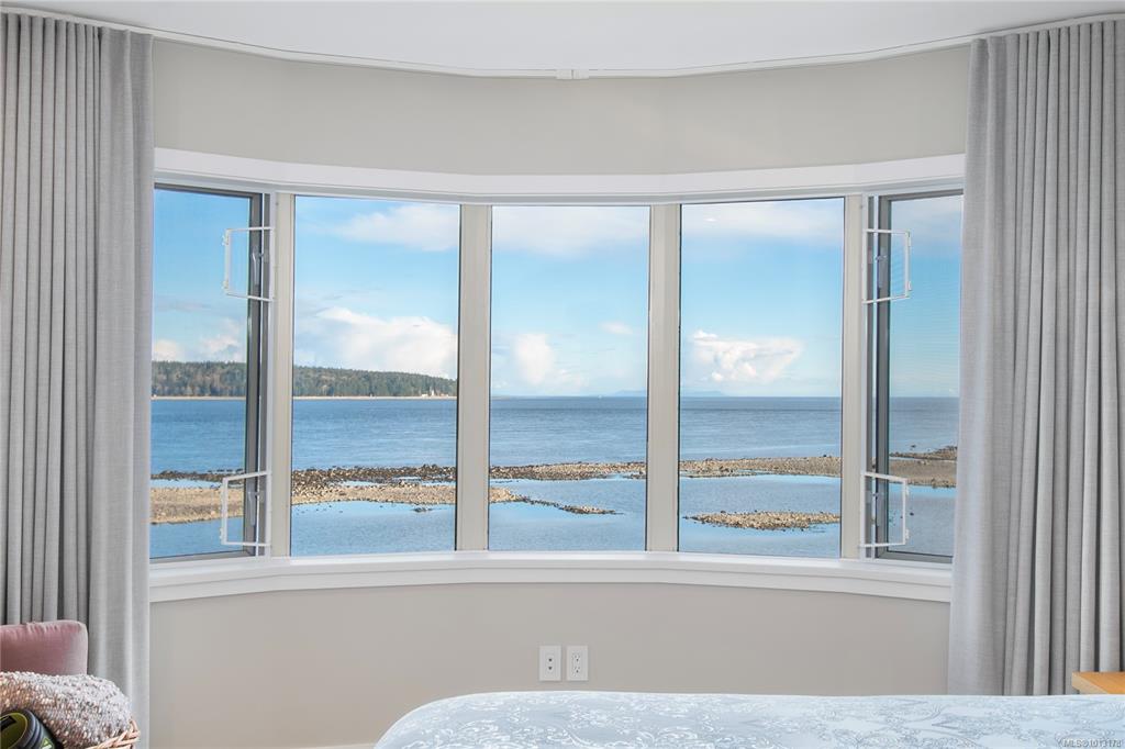 27 Island Hwy S, 1013178, BC,