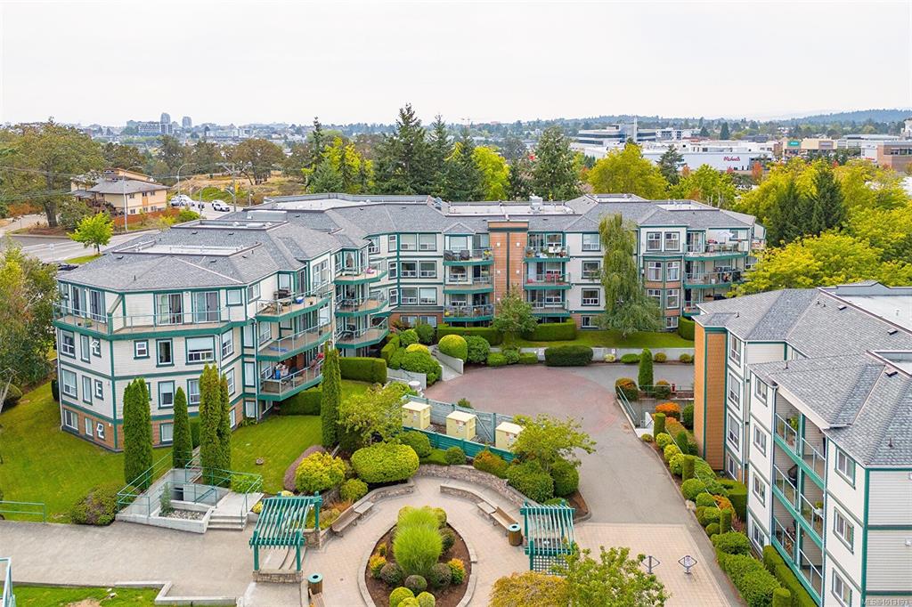 Second View of 898 Vernon Ave, Chelsea Green, Saanich, BC, V8X 2W6
