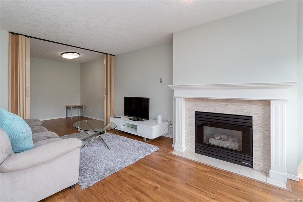 Fifth View of 898 Vernon Ave, Chelsea Green, Saanich, BC, V8X 2W6