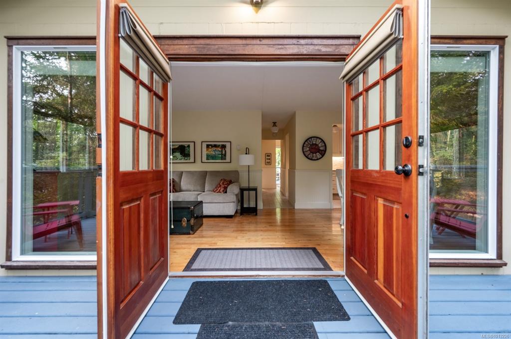 Third View of 99 Captain Morgans Blvd, Protection Island, BC, V9R 6R1