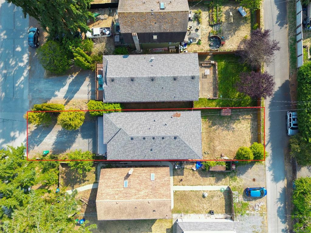 Third View of 633 Hillcrest Ave, Nanaimo, BC, V9R 3M8