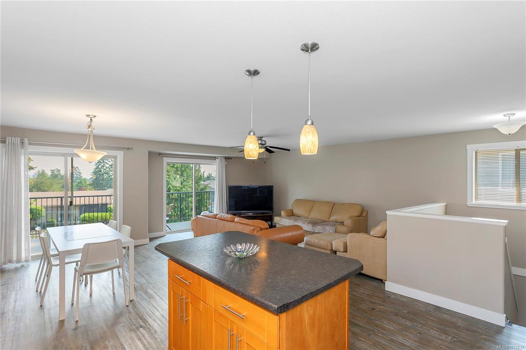 Fourth View of 633 Hillcrest Ave, Nanaimo, BC, V9R 3M8