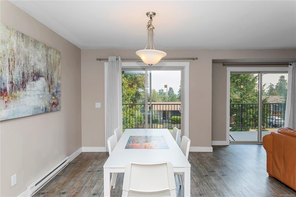 Fifth View of 633 Hillcrest Ave, Nanaimo, BC, V9R 3M8