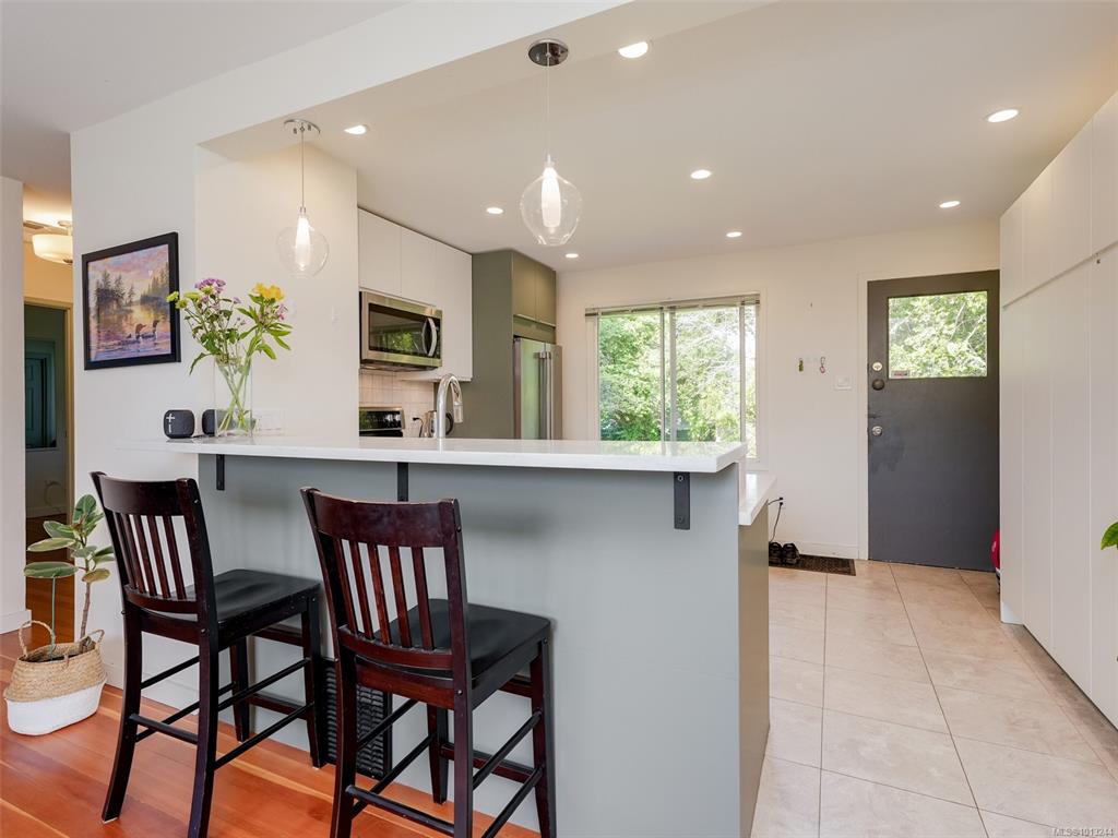 1728 Foul Bay Rd, 1013244, BC,