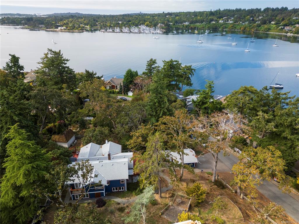 Fifth View of 2710 Sea View Rd, Saanich, BC, V8N 1K8