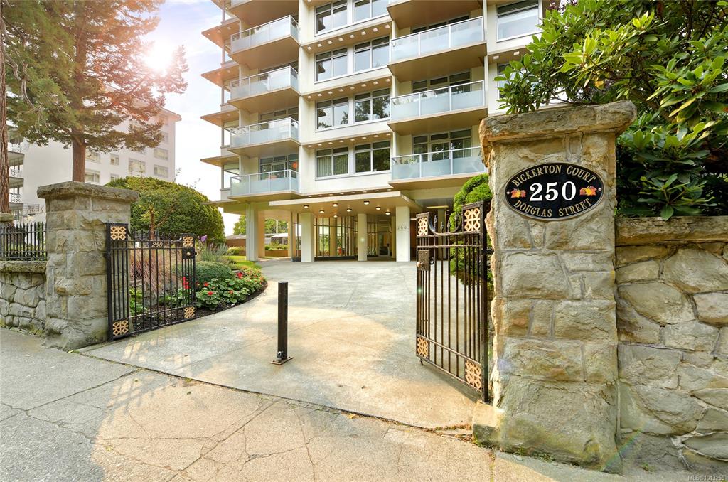 Second View of 250 Douglas St, Bickerton court, Victoria, BC, V8V 2P4
