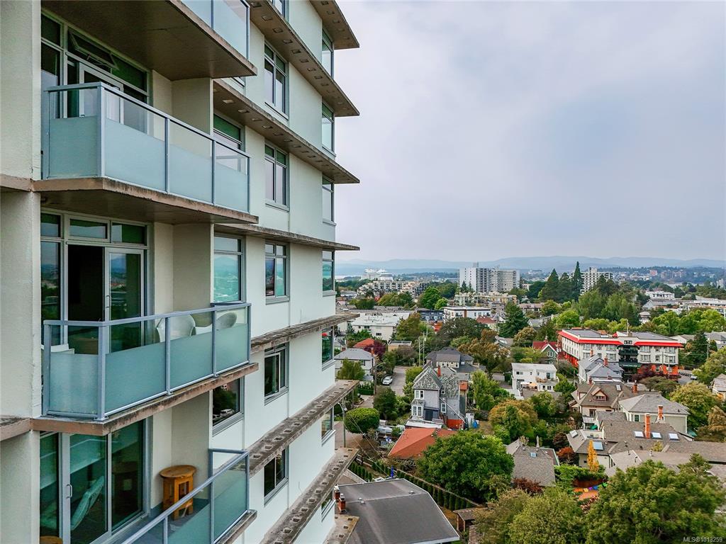 Fifth View of 250 Douglas St, Bickerton court, Victoria, BC, V8V 2P4