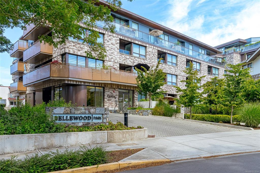 1018 Pentrelew Pl, 1013294, BC,