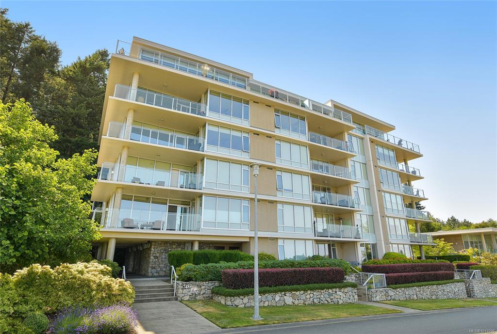 748 Sayward Hill Terr, 1013296, BC,