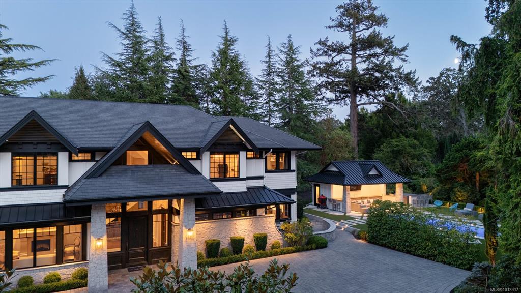 Fourth View of 3375 Ripon Rd, Oak Bay, BC, V8R 6G8