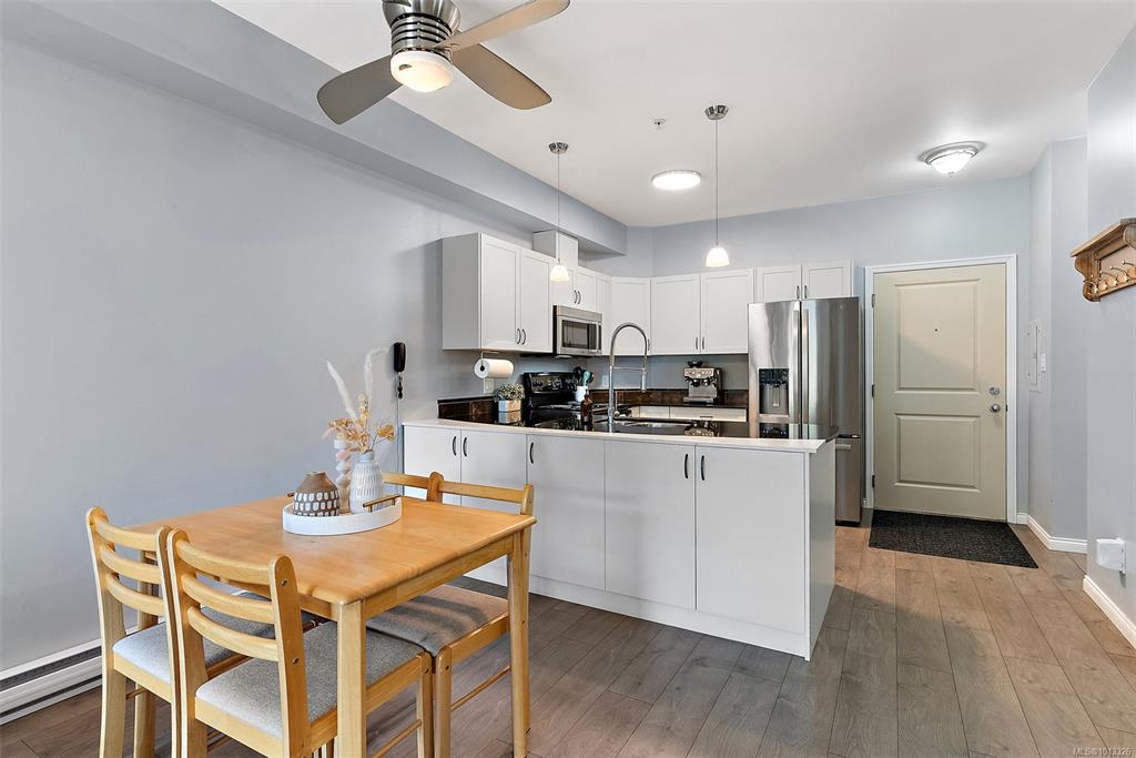 821 Goldstream Ave, 1013326, BC,