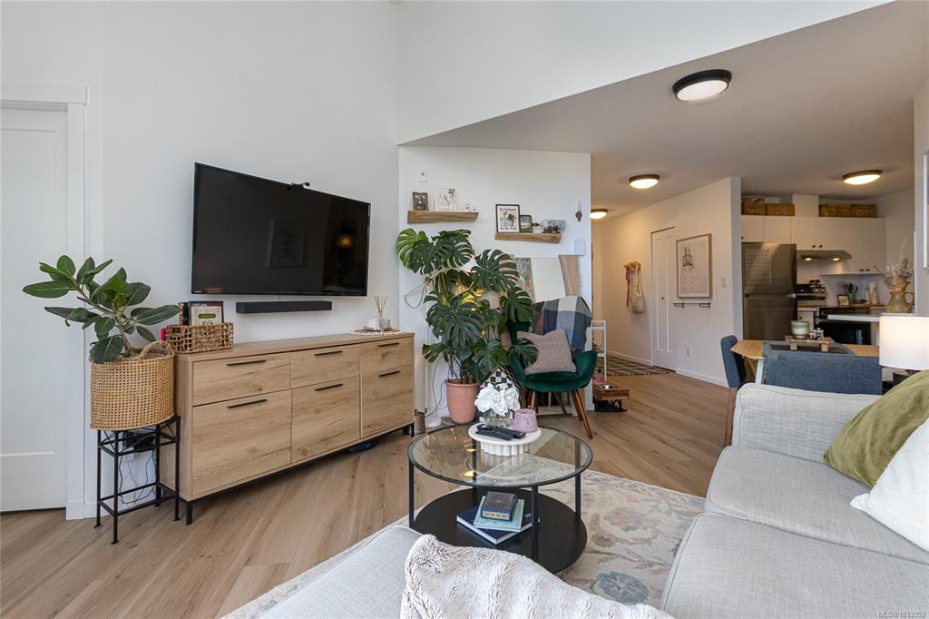 2560 Wark St, 1013352, BC,