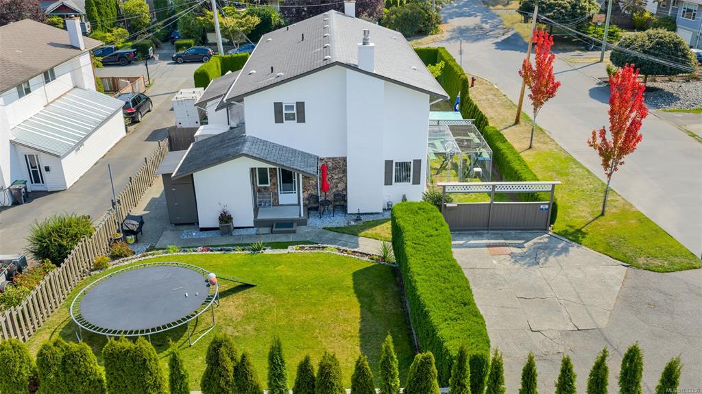 Fifth View of 920 Agnes St, Esquimalt, BC, V9A 5X4