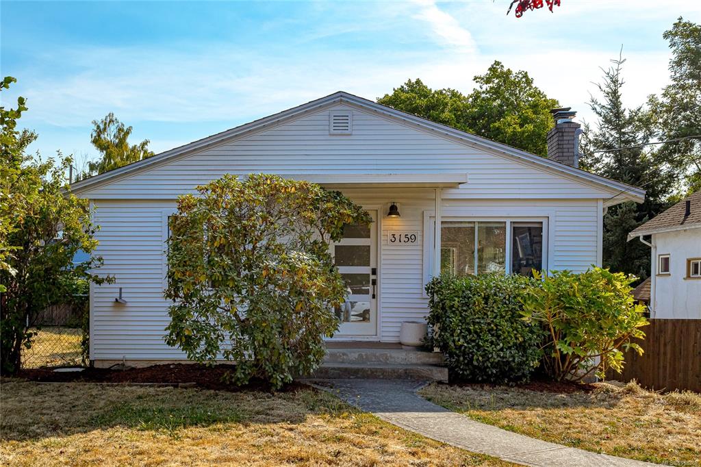 Second View of 3159 Alder St, Victoria, BC, V8X 1P1