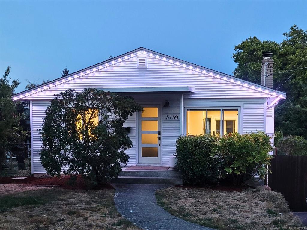 Third View of 3159 Alder St, Victoria, BC, V8X 1P1