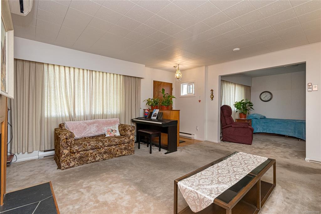 Third View of 2744 Forbes St, Victoria, BC, V8R 4C3