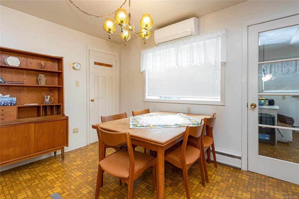 Fifth View of 2744 Forbes St, Victoria, BC, V8R 4C3