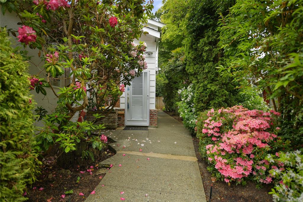 Third View of 1120 St Louis St, Oak Bay, BC, V8S 5B6