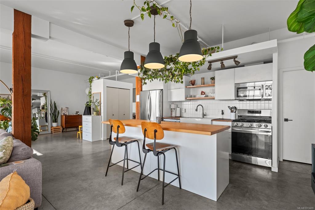 Third View of 455 Sitkum Rd, The Edge, Victoria, BC, V9A 7N9
