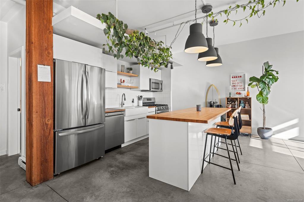 Fourth View of 455 Sitkum Rd, The Edge, Victoria, BC, V9A 7N9