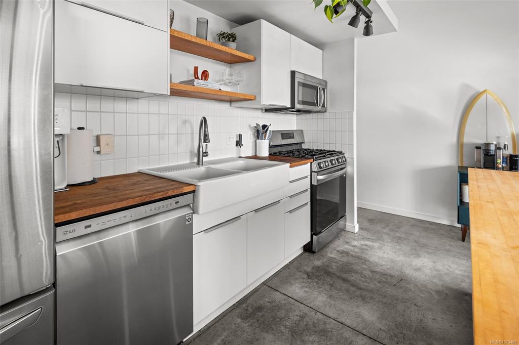 Fifth View of 455 Sitkum Rd, The Edge, Victoria, BC, V9A 7N9