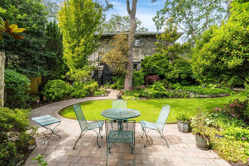 Second View of 2088 Falkland Pl, Oak Bay, BC, V8S 4M5