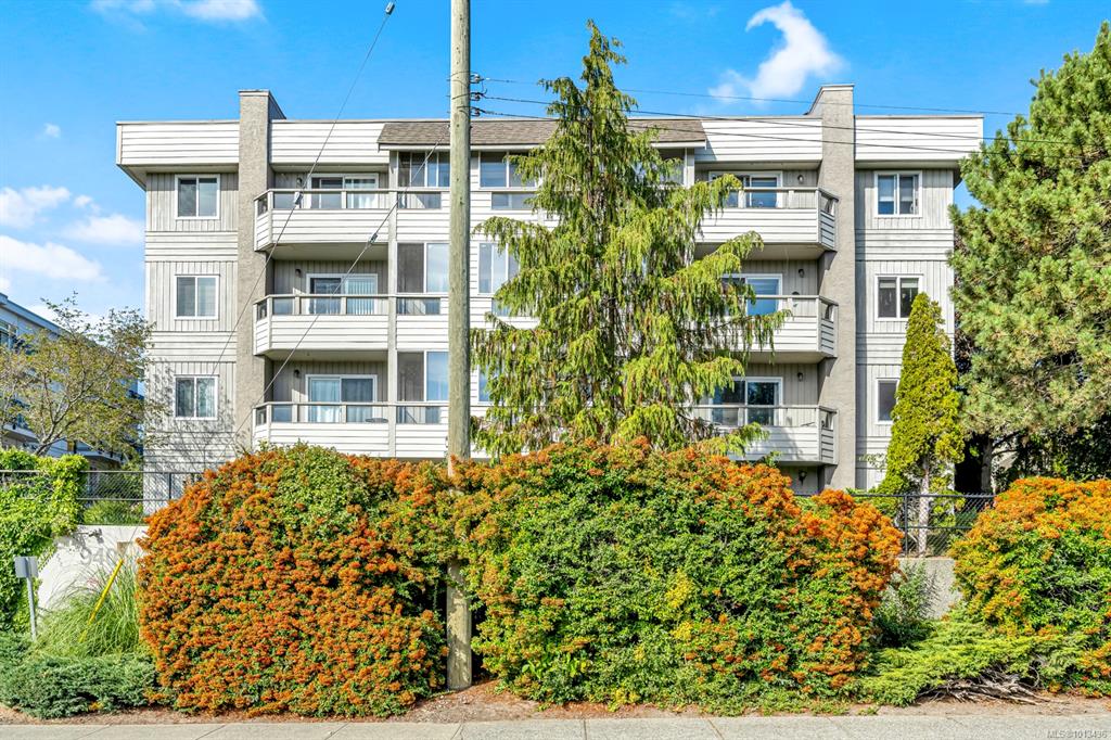 Third View of 940 Inverness Rd, Victorian, Saanich, BC, V8X 2R9