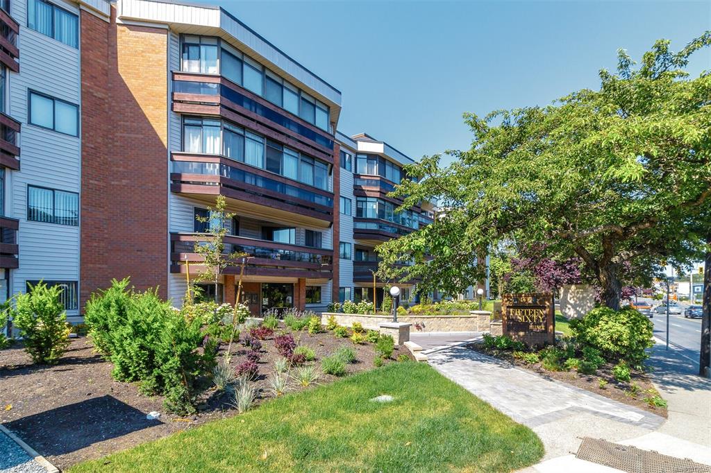 Second View of 1560 Hillside Ave, Victoria, BC, V8T 5B8