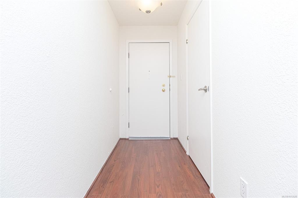 Fourth View of 1560 Hillside Ave, Victoria, BC, V8T 5B8