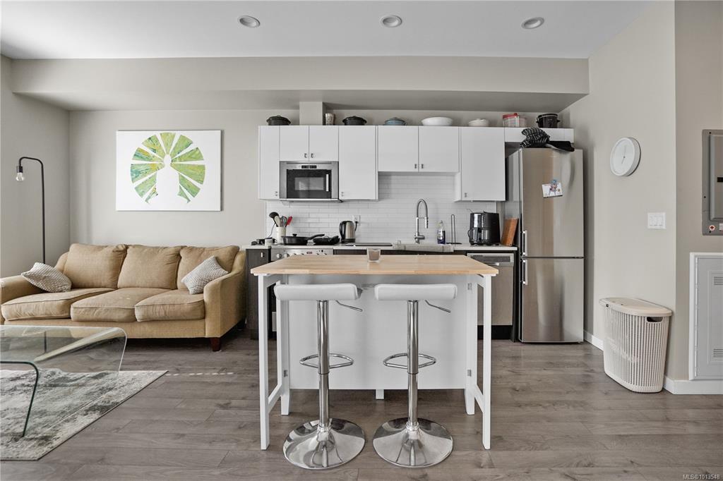 Second View of 767 Tyee Rd, Horizon, Victoria, BC, V9A 0G5