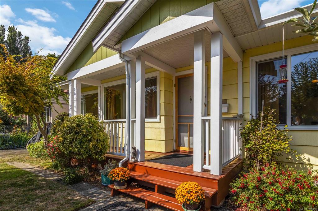 Third View of 1204 Haultain St, Victoria, BC, V8T 1V7