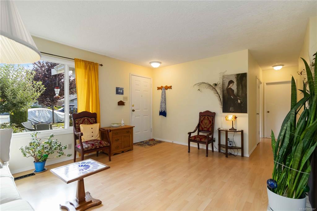 Fifth View of 1204 Haultain St, Victoria, BC, V8T 1V7