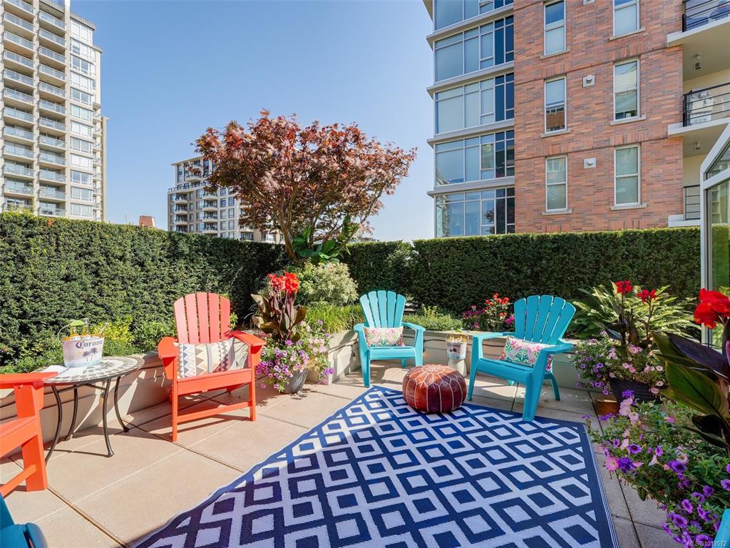 Second View of 737 Humboldt St, Aria, Victoria, BC, V8W 1B1