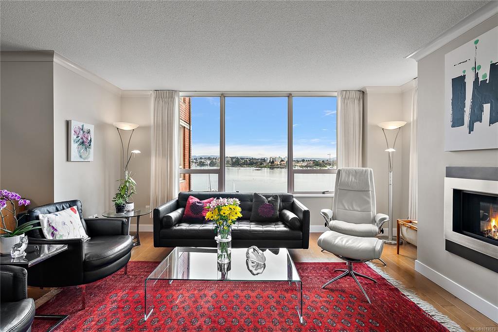 Third View of 636 Montreal St, Victoria, BC, V8V 4Y1