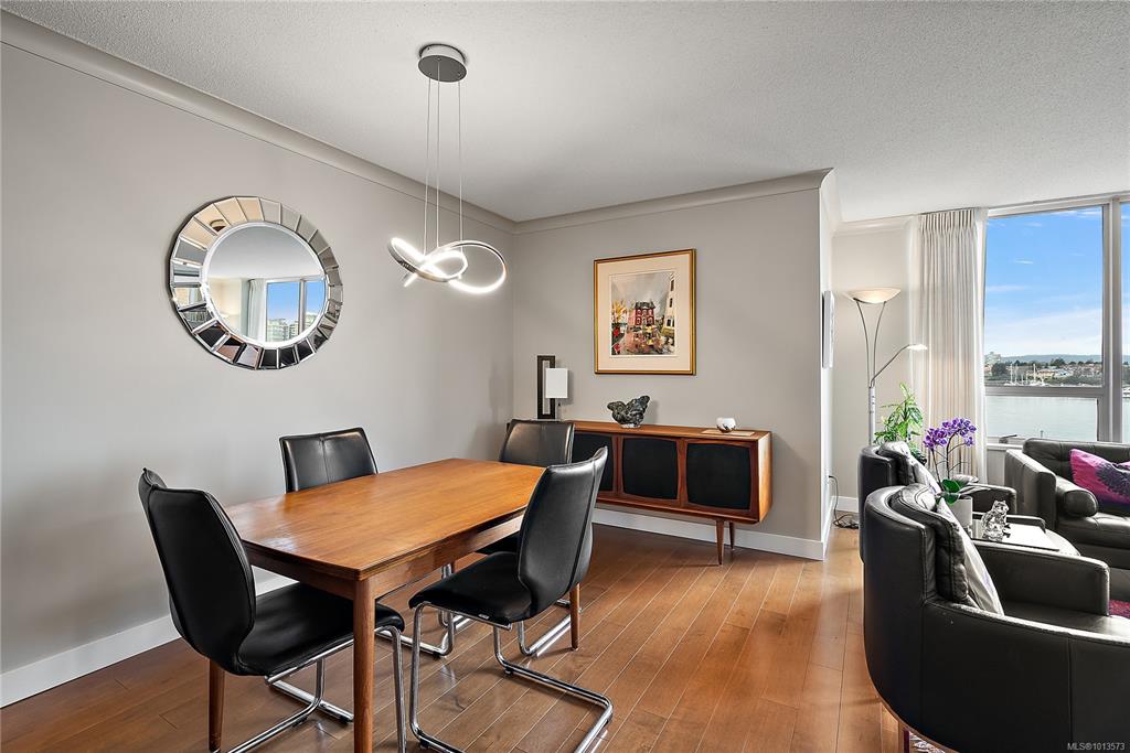 Fifth View of 636 Montreal St, Victoria, BC, V8V 4Y1