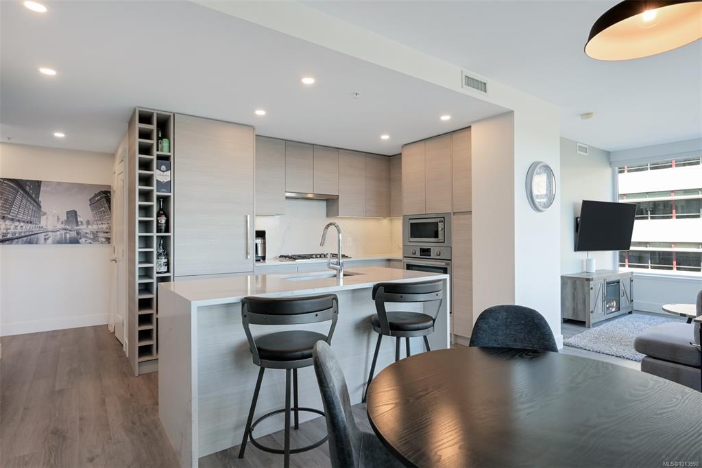 Third View of 777 Herald St, Victoria, BC, V8T 0C7