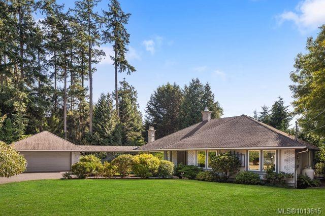 Third View of 2693 Macdonald Dr E, Saanich, BC, V8N 1Y1