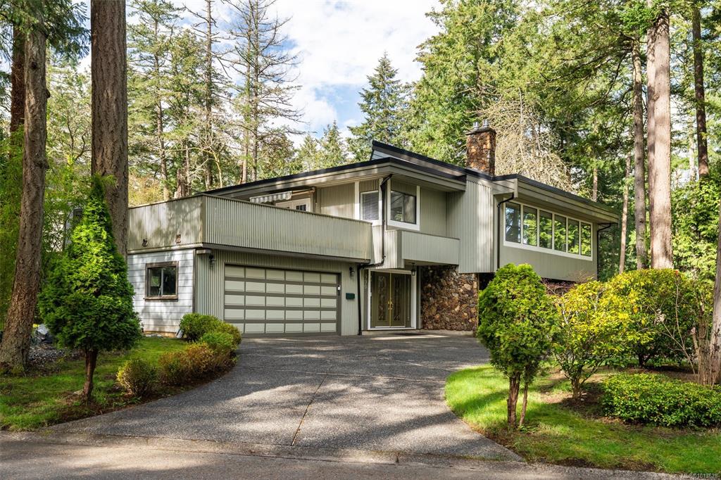 Second View of 990 Cottontree Close, Saanich, BC, V8X 4E9