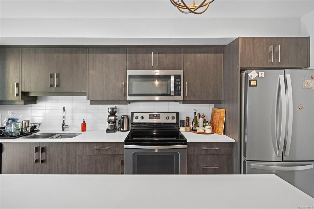 Fifth View of 826 Esquimalt Rd, VERDE, Esquimalt, BC, V9A 3M4