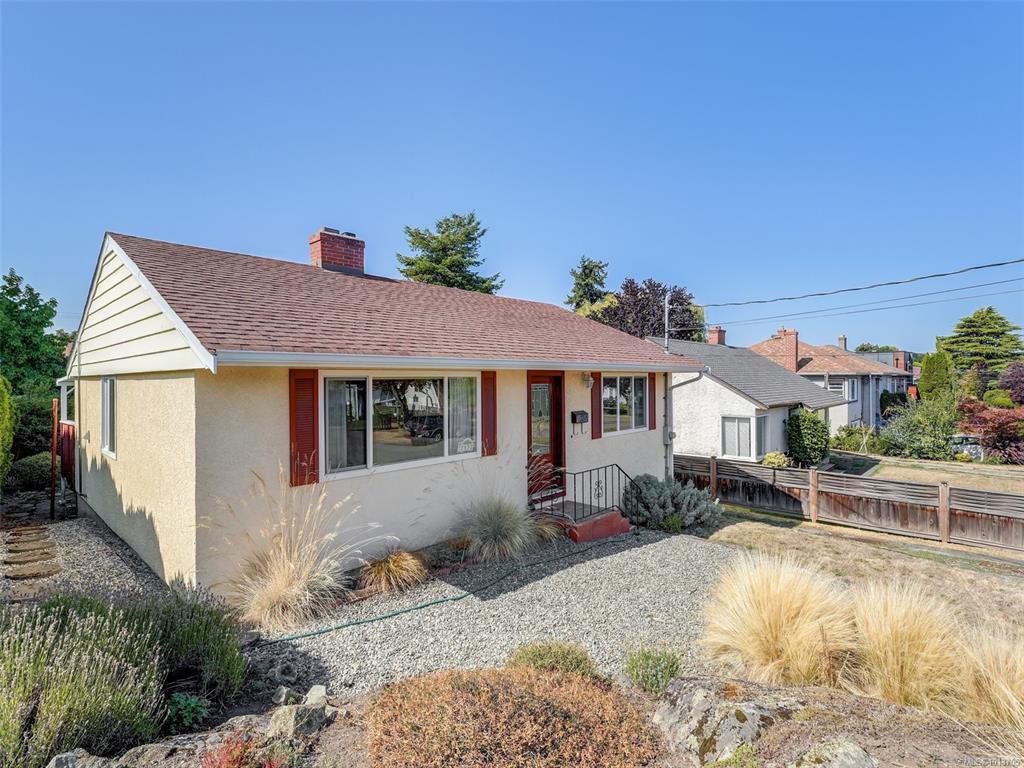 Third View of 2532 Shakespeare St, Victoria, BC, V8R 4G5