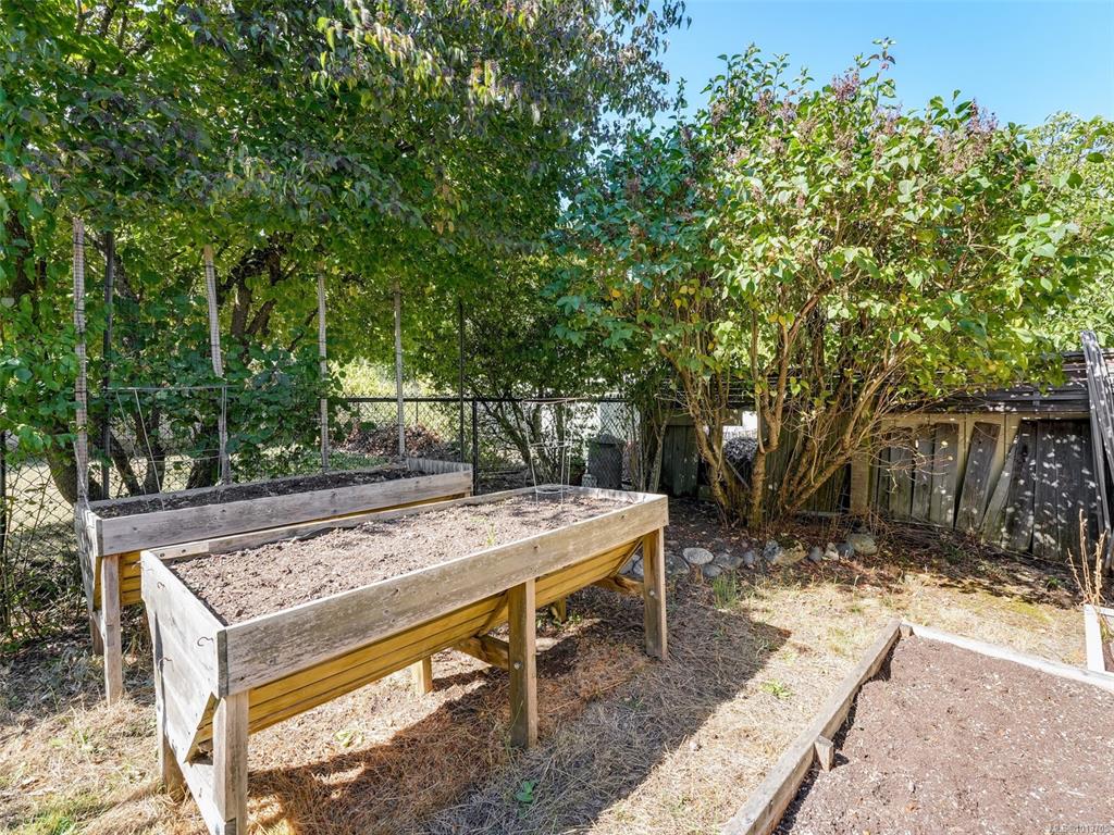Fifth View of 2532 Shakespeare St, Victoria, BC, V8R 4G5